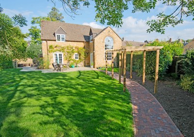 Landscaped garden with brick paving – Kingham